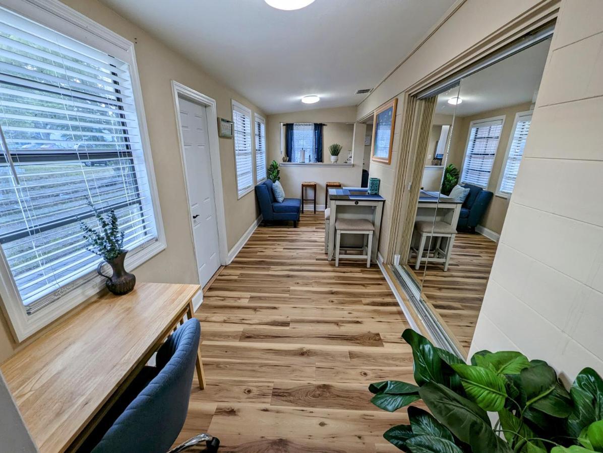 Charming & Cozy Lagoon Retreat - Steps From River - Parking ティテュスビル エクステリア 写真