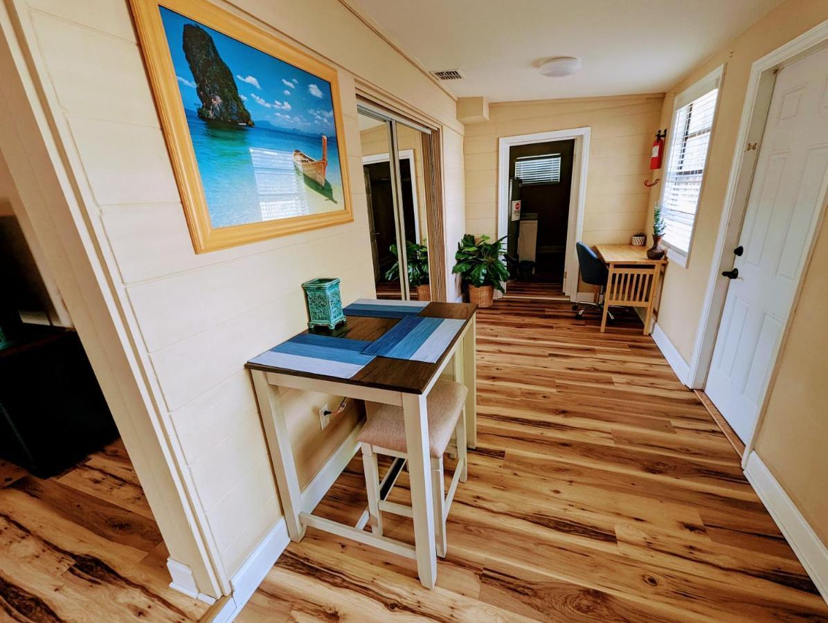 Charming & Cozy Lagoon Retreat - Steps From River - Parking ティテュスビル エクステリア 写真