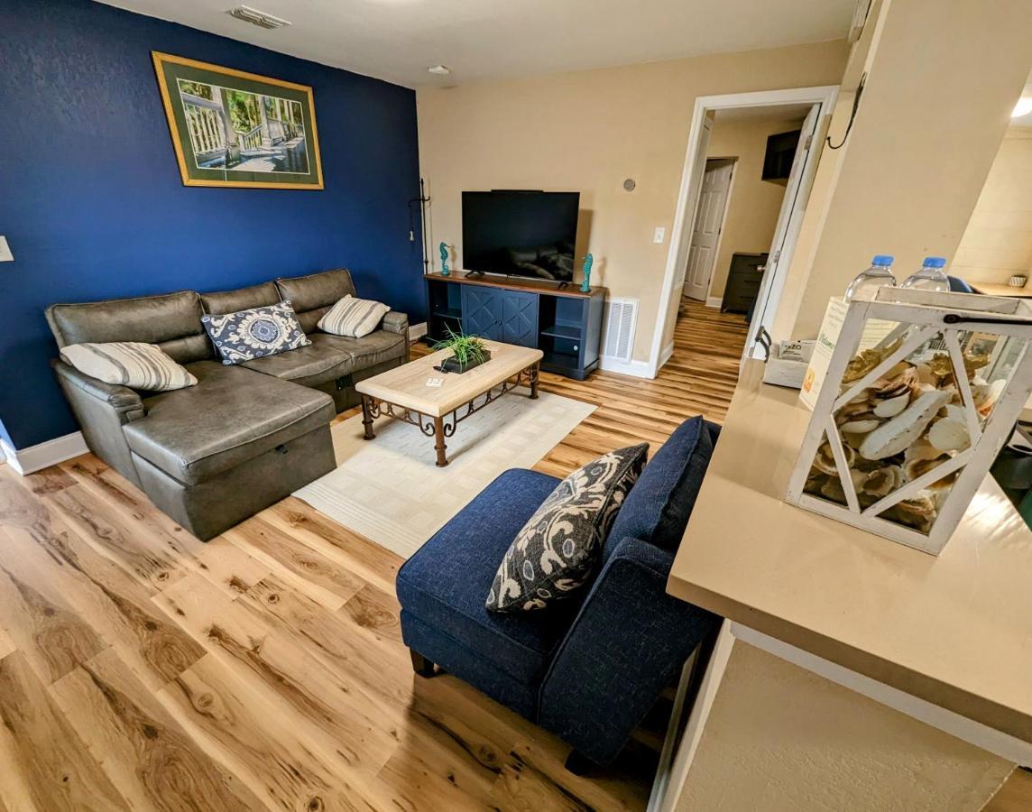 Charming & Cozy Lagoon Retreat - Steps From River - Parking ティテュスビル エクステリア 写真